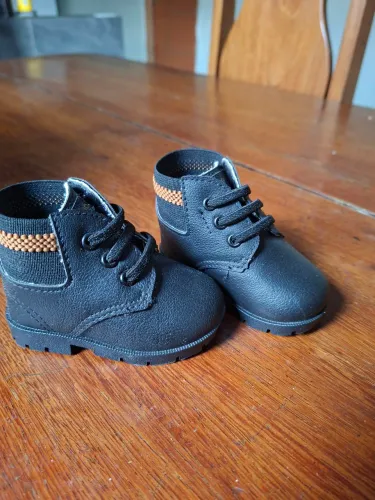 Sapato de bebê n°16, em perfeito estado e pouco usado