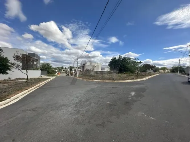 Lote 360m2 de esquina no condomínio Pampulha tênis clube