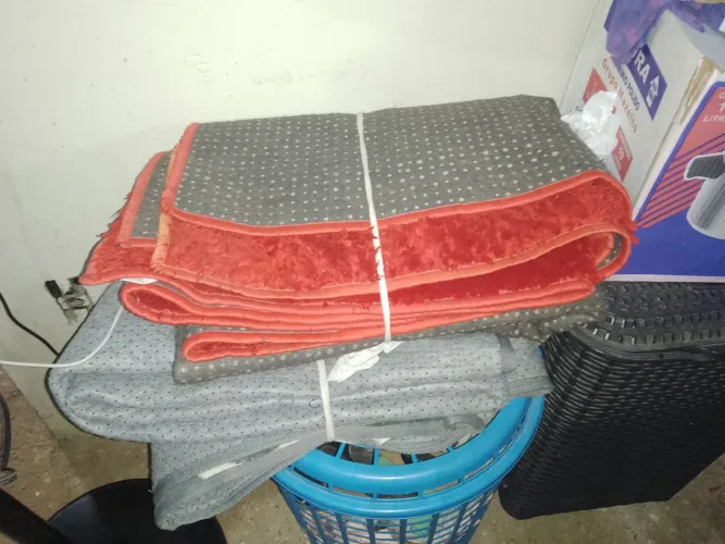 Vende se três tapetes