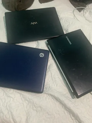 Vendo lote com 3 notebooks para conserto ou retirada de peças: Samsung hp e cce