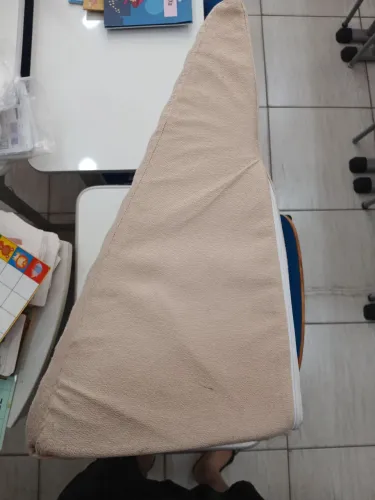 Encosto triangular (usado)