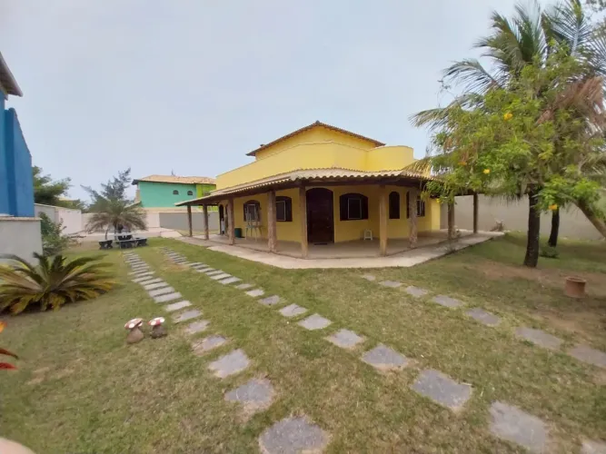 Casa de 02 andares com piscina à venda em Figueira- Arraial do Cabo