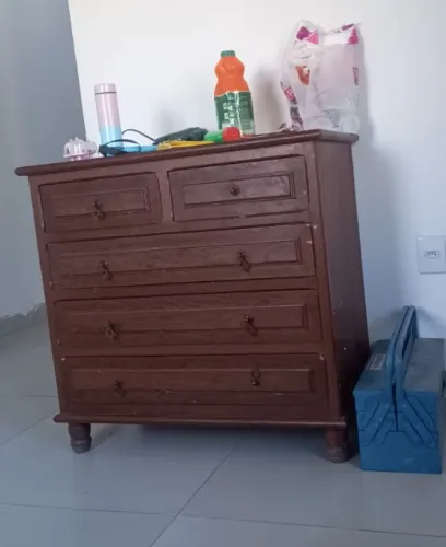 Cômoda de sucupira em ótimo estado