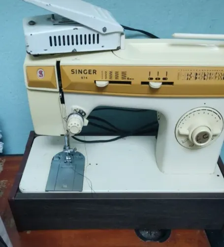 Máquina Singer 974