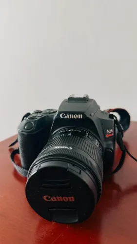 Canon SL3 / 250D + lente 18-55 | 8.5k cliques | estado de nova | vídeo 4k