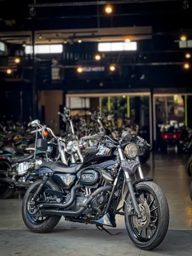 HARLEY DAVIDSON XL 883N