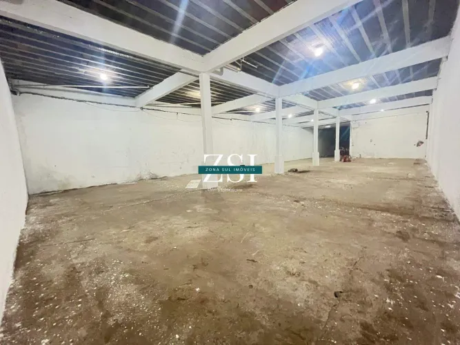 Galpão Coberto com 500 m², Loja de Apoio e Escritório, em Prazeres, Aluga