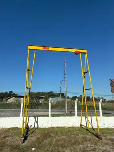 Pórtico 5x4.30 com talha manual 2 ton