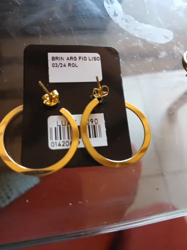 Brinco de argola feminina