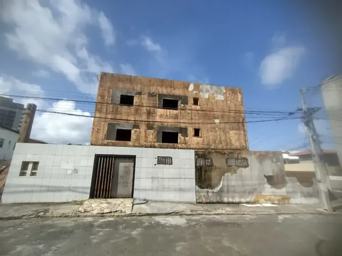 Imóvel para venda possui 440 metros quadrados com 14 quartos em Piatã - Salvador - BA