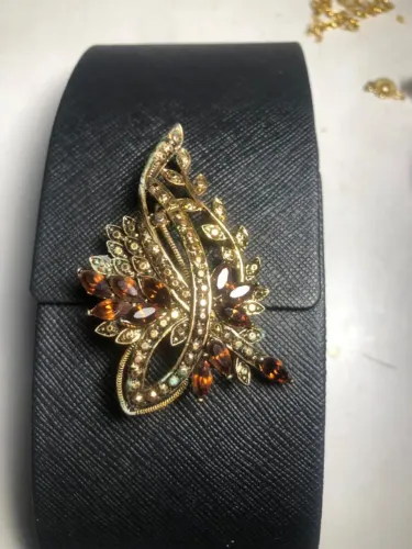 BROCHE DOURADO NOVO