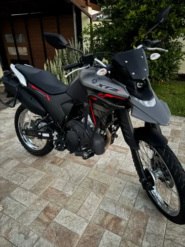 Yamaha XTZ 250 Lander Connected 2025 - Única Dona - 10.000 km (Impecável)