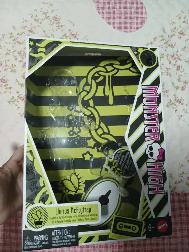 Caixa Monster High Venus Mcflytrap