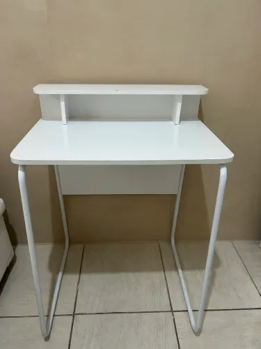Escrivaninha BRANCA (madeiro e ferro)