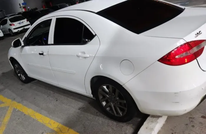 JAC J5 Sedan 1.5 16V 4P Mec. 2013
