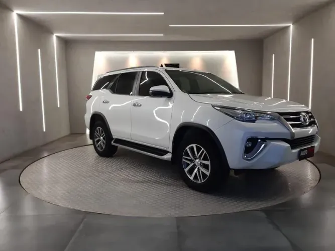 Toyota Hilux SW4 SRX 4X4 2.8 TDI 16V Dies. Aut. 2019