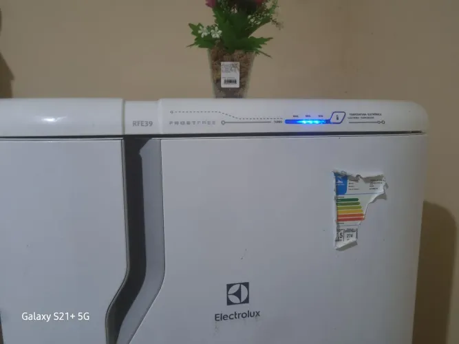 Geladeira Electrolux Frost Free 322L Painel Blue Touch Uma Porta Branca (RFE39)