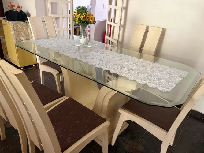 Mesa c/ tampo de vidro e 4 cadeiras