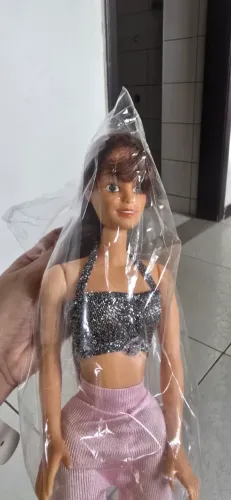 Boneca Sandy que toca Rara.