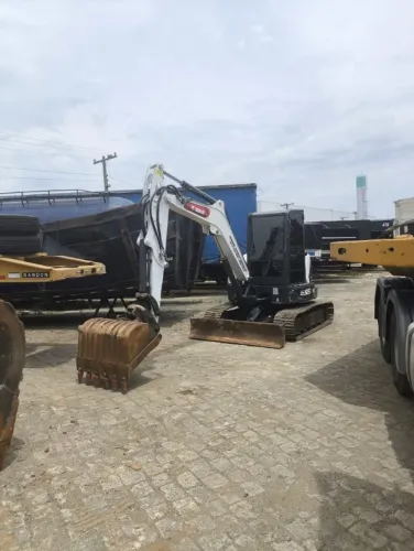 Mini escavadeira Bobcat ano 2021 E55z 5 Toneladas
