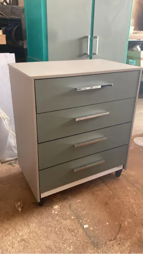Cômoda em MDF 4 Gavetas C/ Corrediça Telescópica (83x96cm) - Excelente Estado