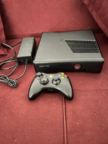 Xbox 360 com mais de 180 jogos