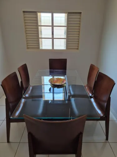 Mesa com tampo em vidro +6 cadeiras alto padrão rudnick