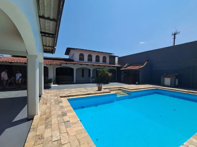 ALUGO CASA PQ DAS LARANJEIRAS.