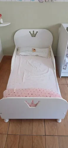 Cama infantil montessoriana