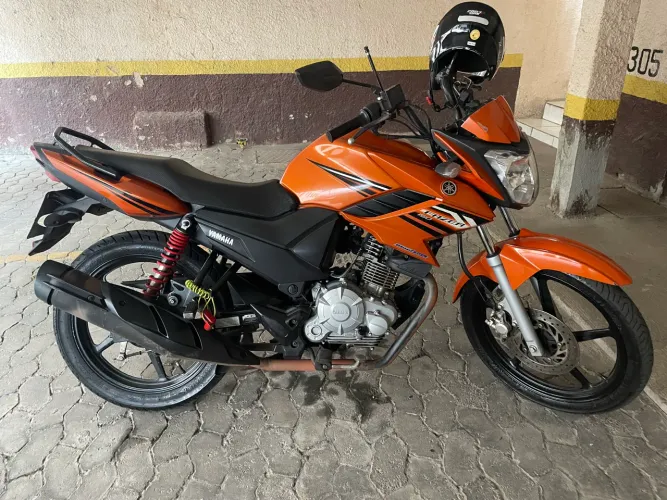 Fazer 150 2015 (um brinco)
