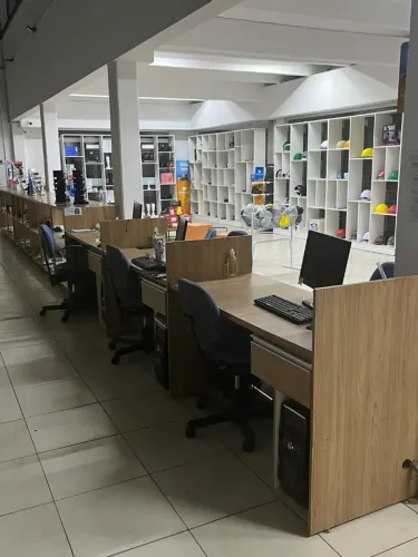 Mesa de trabalho/ guichê