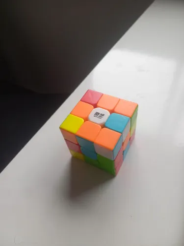 Cubo mágico Qiyi Cube 3x3 em ótimo estado