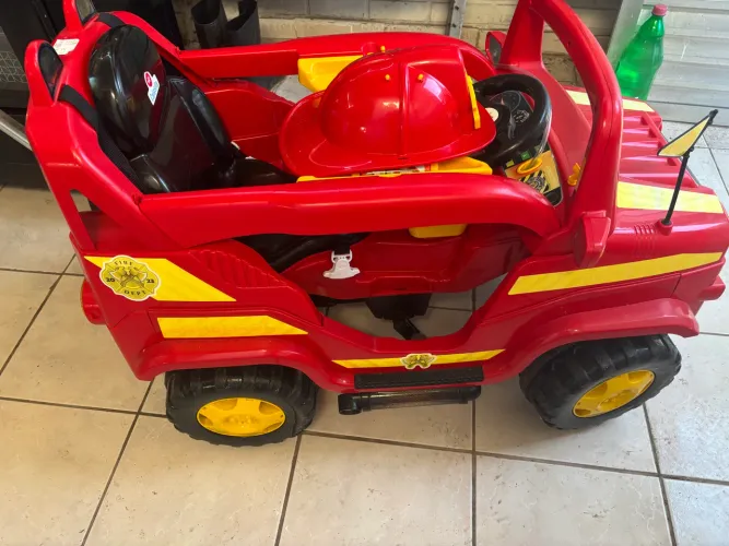 Carrinho de bombeiros simi novo