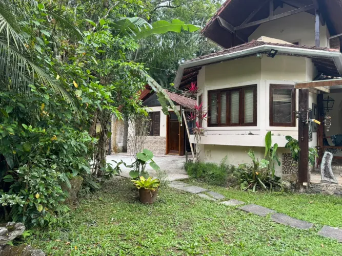 Casa de Alto Padrão localizada em Caraguatatuba