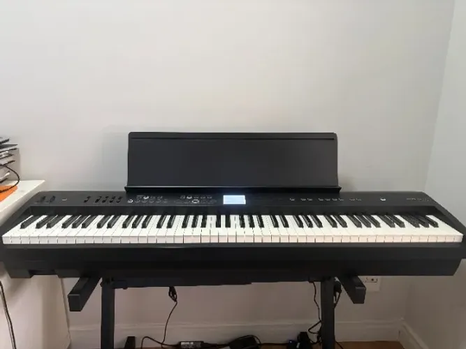 piano digital Roland FP-E50