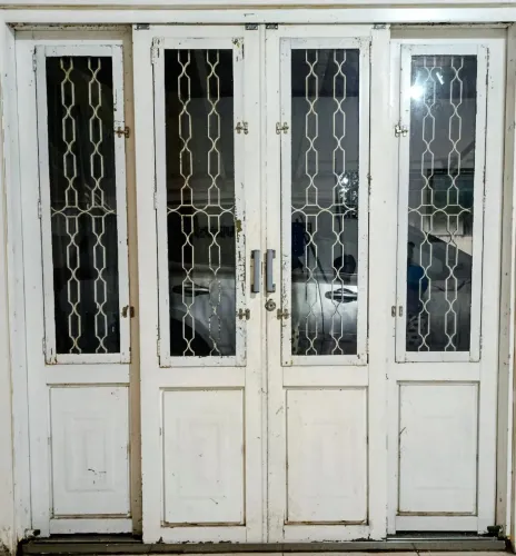 Porta Balcão Lucasa de Aço (4 Folhas) c/ Vidros Intactos e 3 Chaves