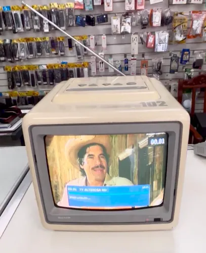 TV Antiga Semp Toshiba 102 Vintage Retrô Decoração Anos 80
