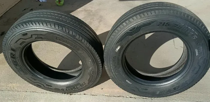 02 pneus 215/75 r 17.5<br>Muito bons mais de meia vida <br>Fabricação 2025 <br>299.00 cada