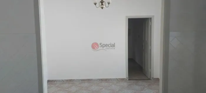 Casa térrea para locação na Vila Ema com moradia no mesmo terreno.