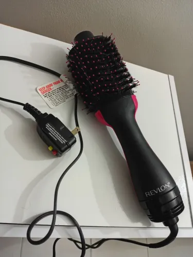 ESCOVA SECADORA REVLON USADA