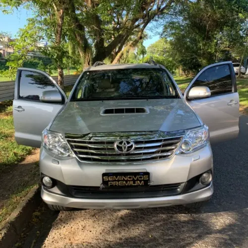 Toyota Hilux SW4 SRV D4-d 4X4 3.0 TDI Dies. AUT 2013