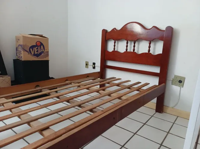 Cama solteiro (madeira)