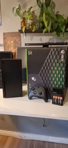 Xbox Series X 1TB - Impecável, Sem Marcas, Completo na Caixa