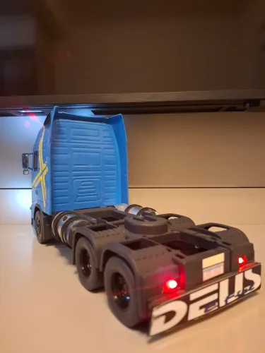 Miniatura Caminhão Volvo