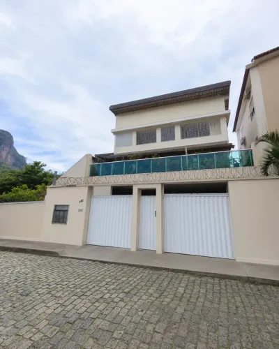 SOBRADO COM 02 APARTAMENTOS 4Q C/SUÍTE E TERRAÇO EM MARUIPE