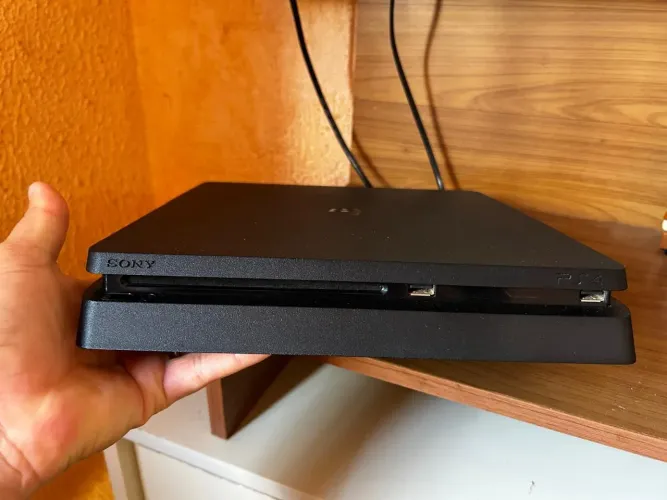 Playstation 4 (SLIM 1TERÁ)