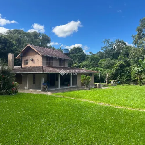 Paraíso Particular no Rincão da Natureza - Chácara com 4.029m², Piscina, Hidro e Lazer Com