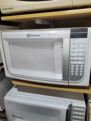 Forno micro-ondas Electrolux usado 18L 