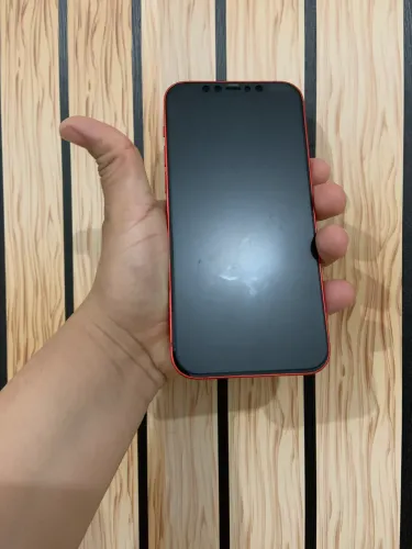 iPhone 12 vermelho, muito bem conservado 