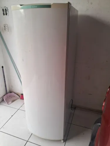 Vendo geladeira consul funcionando perfeitamente 450 reais entrego 